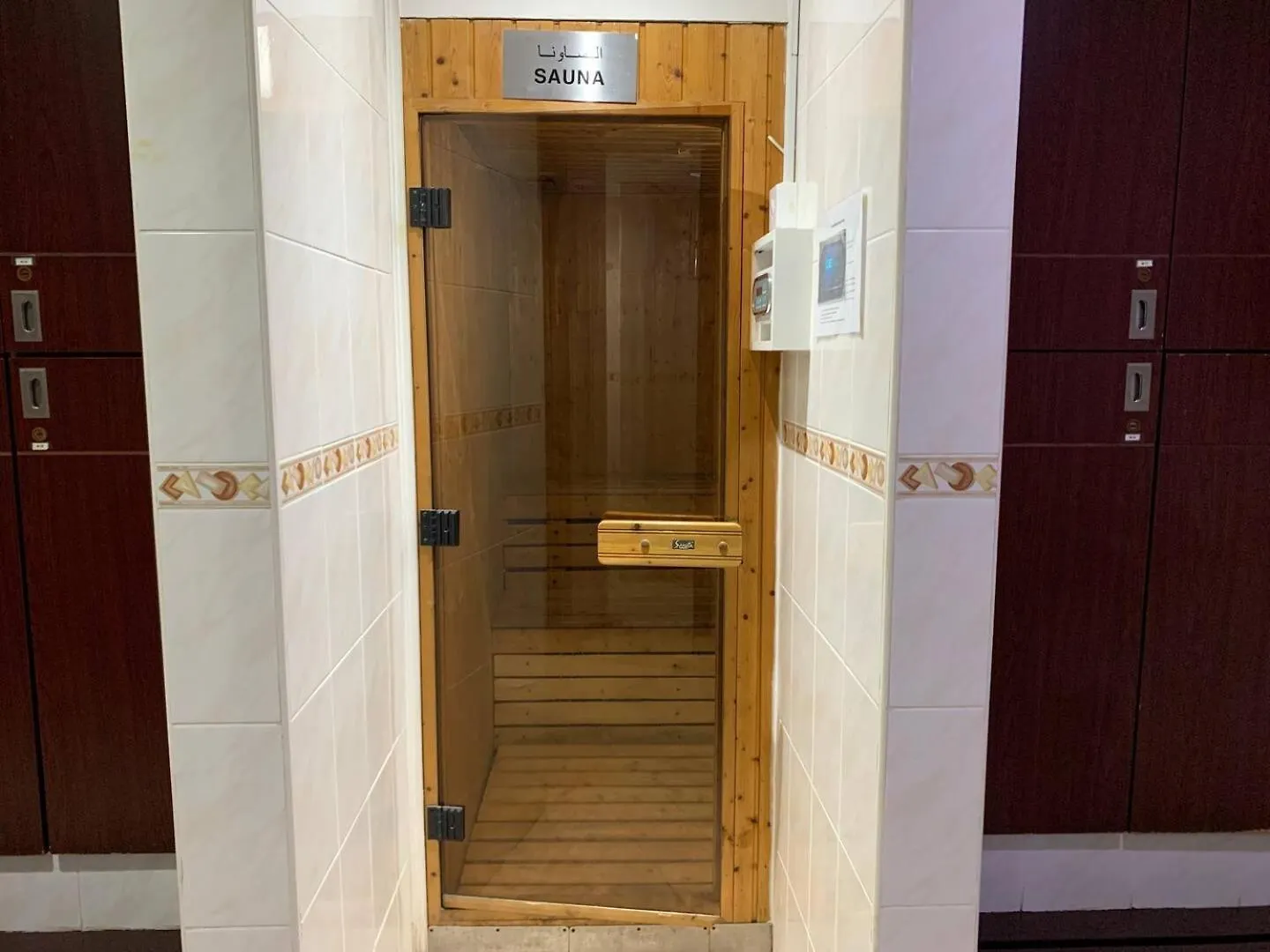 Urban Oasis Stylish Loft Abundant Natural Light Dubaj Hotel