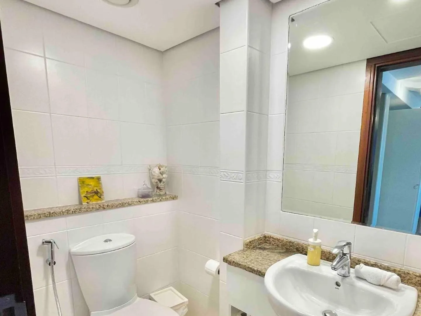 Urban Oasis Stylish Loft Abundant Natural Light Dubaj 0*,