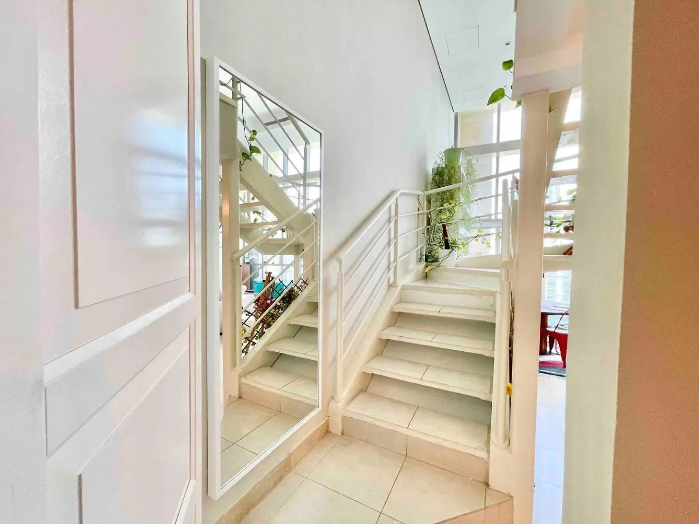 Urban Oasis Stylish Loft Abundant Natural Light Dubai Hotel