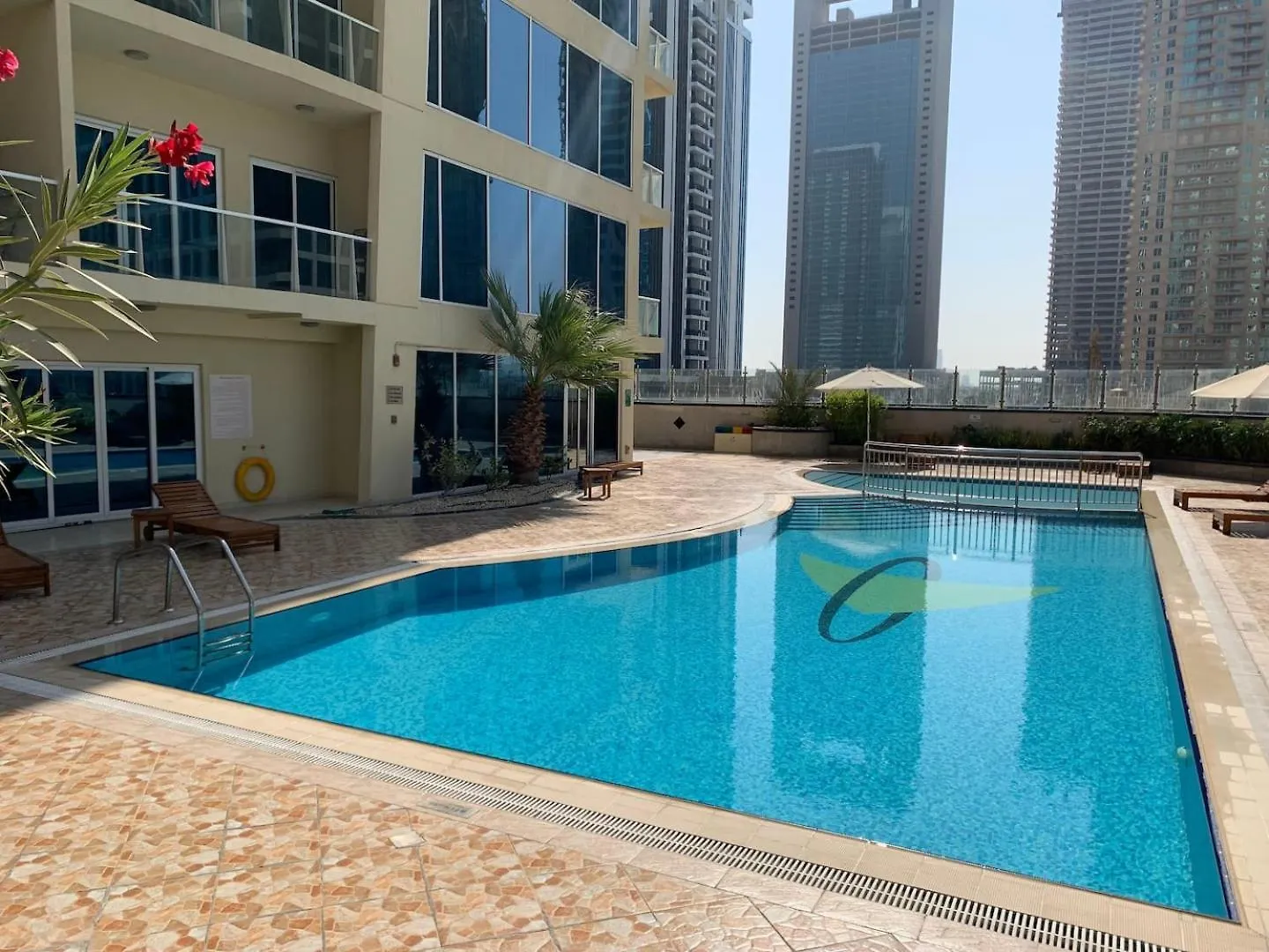 Hotel Urban Oasis Stylish Loft Abundant Natural Light Dubai