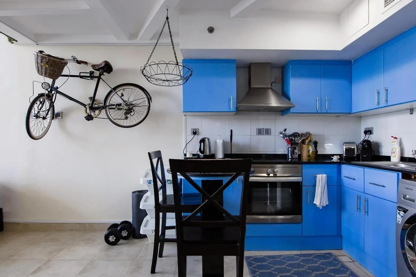 Urban Oasis Stylish Loft Abundant Natural Light Dubai Hotel