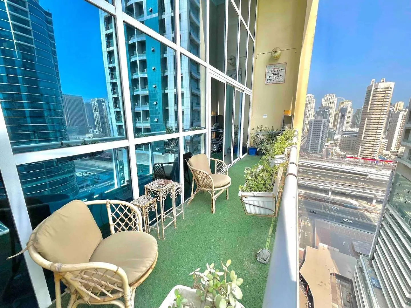 Hotel Urban Oasis Stylish Loft Abundant Natural Light Dubai United Arab Emirates