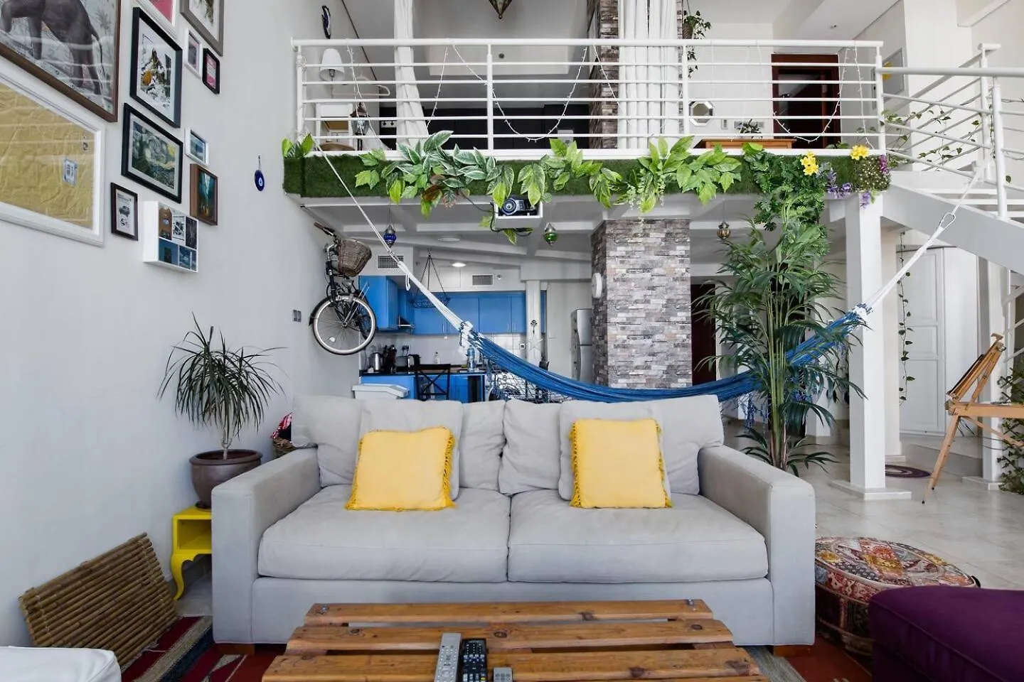 Hotel Urban Oasis Stylish Loft Abundant Natural Light Dubai United Arab Emirates