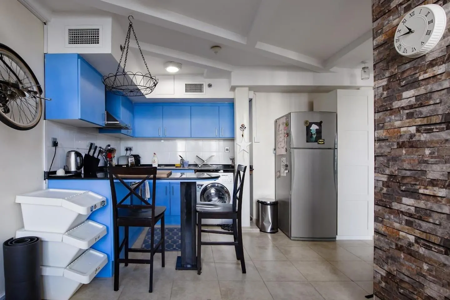 Urban Oasis Stylish Loft Abundant Natural Light Dubai Hotel