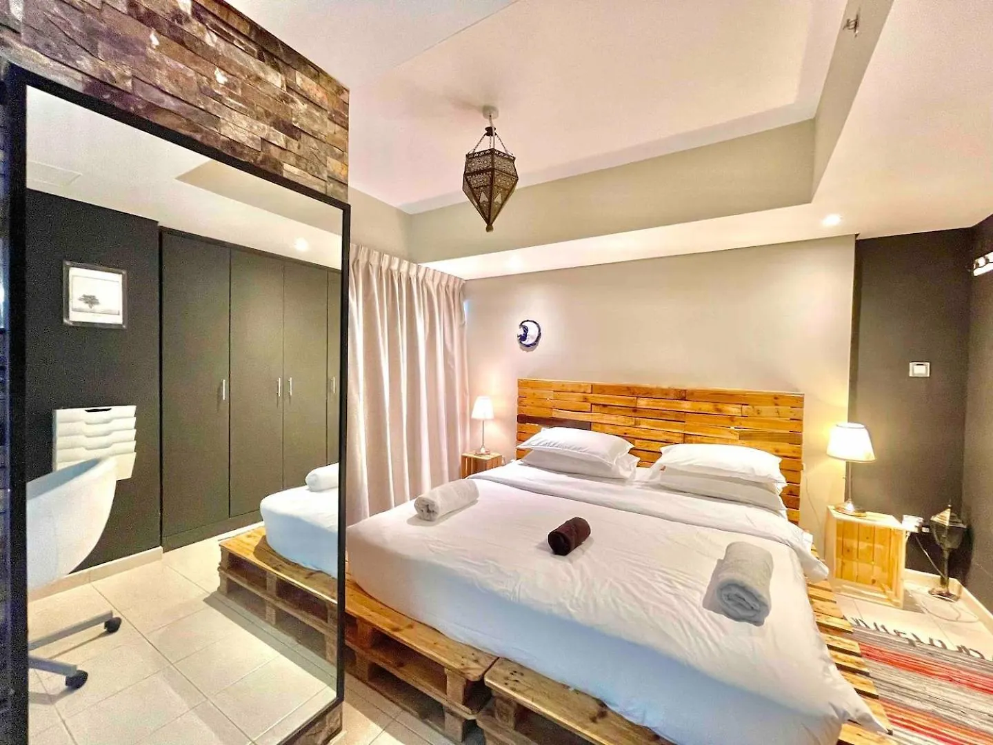 Hotel Urban Oasis Stylish Loft Abundant Natural Light Dubai