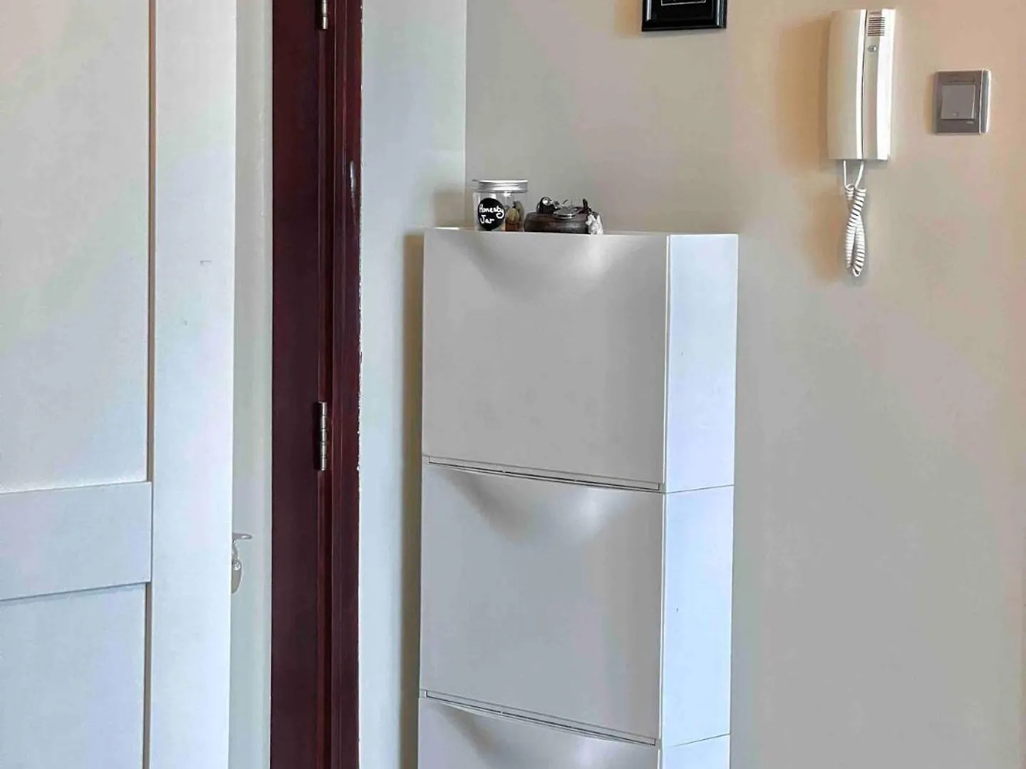 Urban Oasis Stylish Loft Abundant Natural Light Dubai Hotel