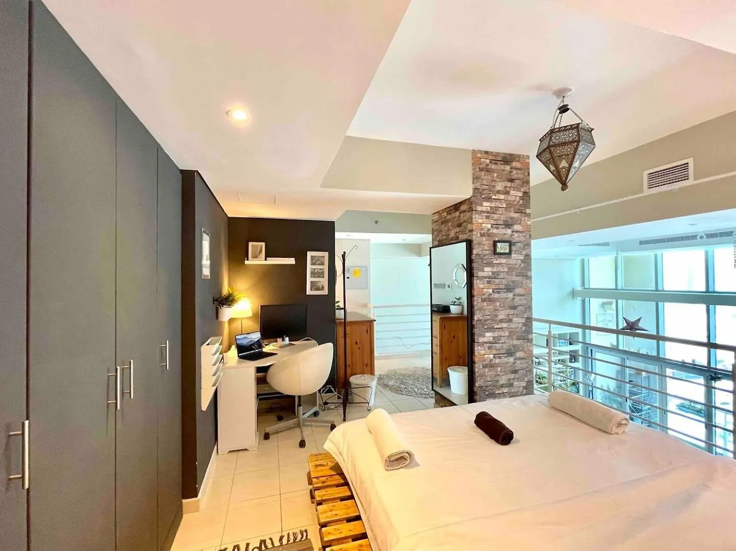 Hotel Urban Oasis Stylish Loft Abundant Natural Light Dubai